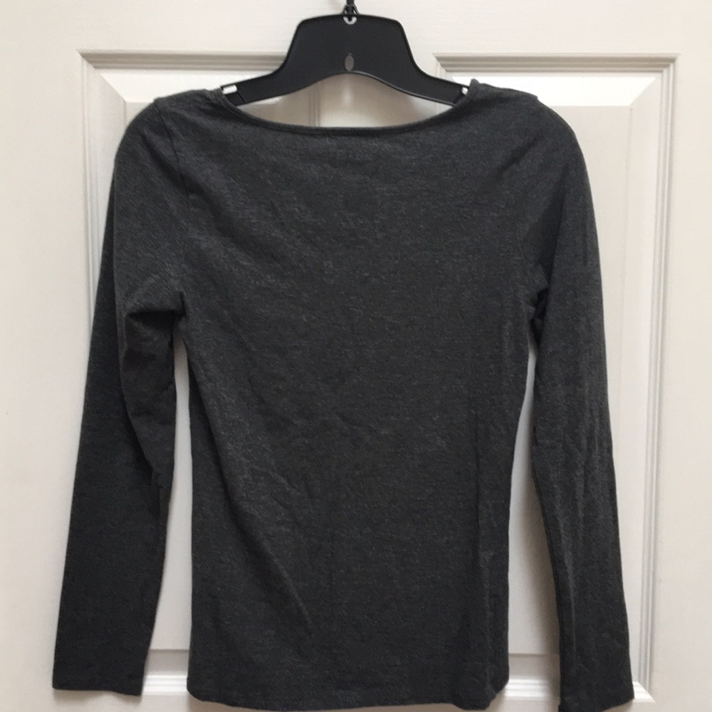 Gray top - Picture 3 of 4